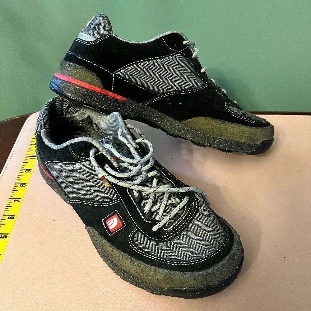 North Face Sneakers Tennis She's Gray Black Size 10 Like NEW